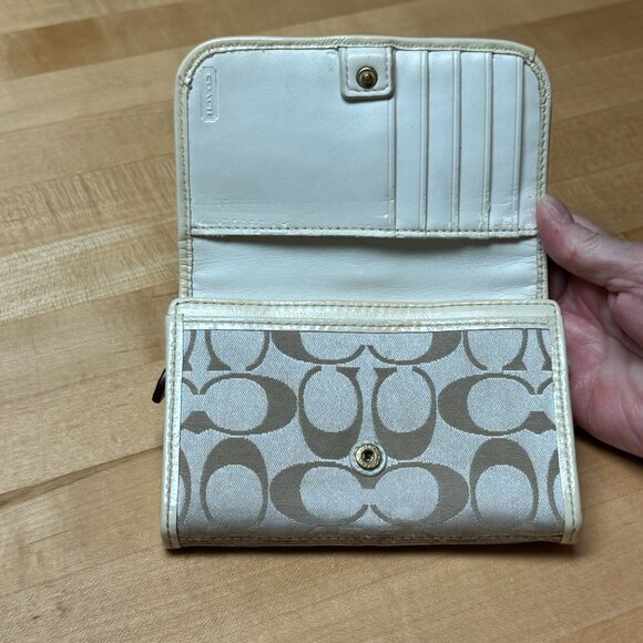 Coach Signature C Wallet EUC - Picture 2 of 6